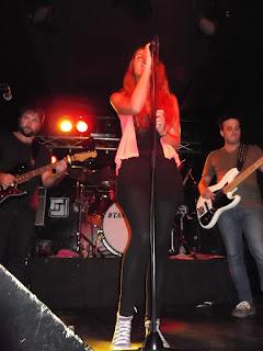 KUVE EN EL CAFÉ LA PALMA: ECOSONIDOS DE LO QUE SERÁ UN MÁS QUE PROMETEDOR PRIMER DISCO