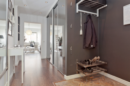 tarima oscura decoración mesa de centro con palets diseño de interiores decoración toques de azul turquesa decoración práctica decoración muebles low cost decoración muebles de ikea decoración en gris decoración en blanco decoración de interiores cocinas modernas cocinas blancas blog decoración nórdica blog de interiorismo blog de interiores blog de estilo nórdico blog de decoración 