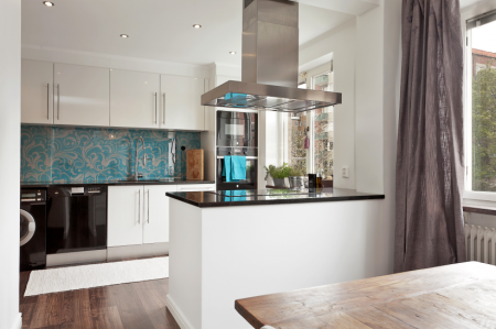 tarima oscura decoración mesa de centro con palets diseño de interiores decoración toques de azul turquesa decoración práctica decoración muebles low cost decoración muebles de ikea decoración en gris decoración en blanco decoración de interiores cocinas modernas cocinas blancas blog decoración nórdica blog de interiorismo blog de interiores blog de estilo nórdico blog de decoración 