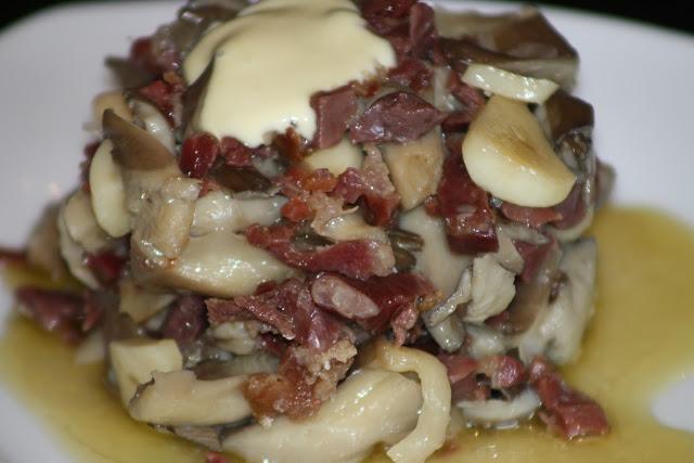 SETAS CON JAMÓN Y MAHONESA DE AJO