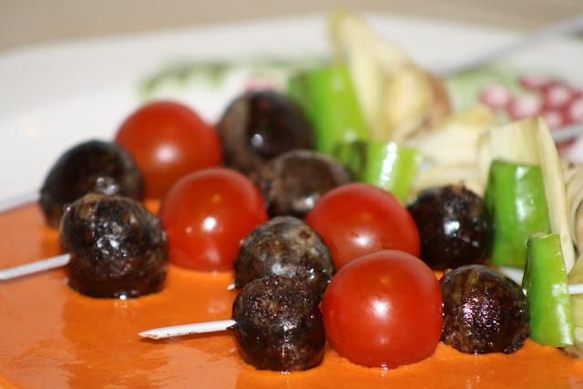 BROCHETA DE MORCILLA Y VERDURAS