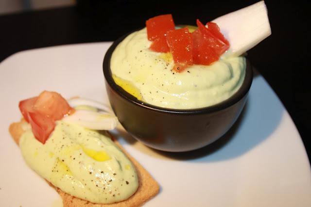 CREMA DE YOGUR Y AGUACATE PARA TOSTAS