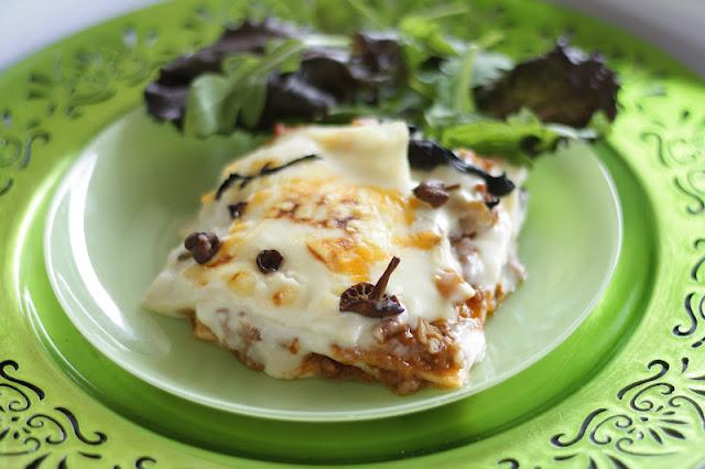 LASAÑA DE TERNERA, PISTO Y SETAS.