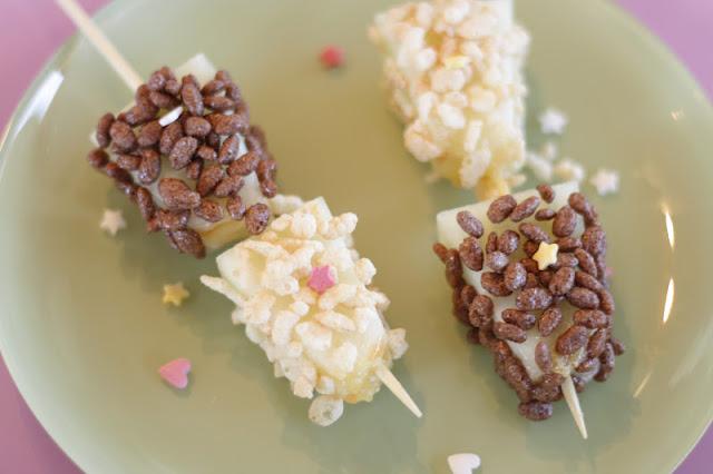 BROCHETAS DE MELÓN CON ARROZ INFLADO