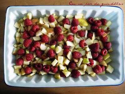 Crumble de manzana y frambuesas