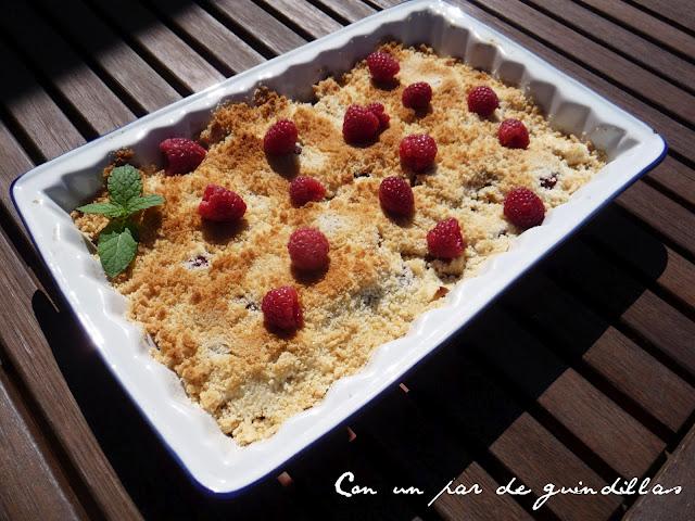 Crumble de manzana y frambuesas
