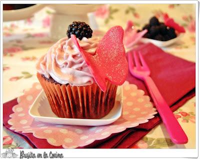 Cupcakes de Chocolate y Moras Silvestres