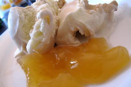 Helado de mascarpone y gelatina de albaricoque