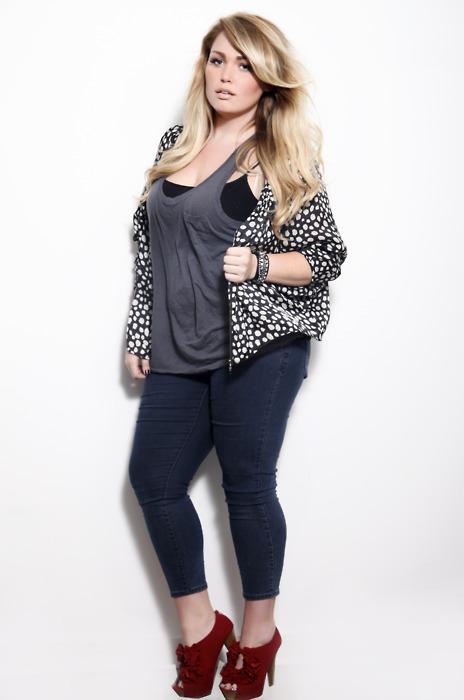 naturalmodelsla:

Makenzie 5’10” size 16

by Bradford Alexander

