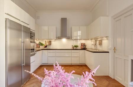 super casas suelo de roble espigado fotos adornos molduras techos estilo nórdico decoración estilo decoración moderno estilo decoración escandinavo electrodomesticos Gaggenau Liebherr decoración diseños de interiores cocinas diseño escandinavo diseño de interiores decoración y diseño de interiores decoración salones decoración salón decoración interiorismo decoración interiores decoración grandes ventanales decoración del hogar decoración de pisos grandes decoración de diseño cocinas modernas blancas cocinas de lujo casas modernas blog interiorismo blog decoración nórdica arquitectura moderna arquitectura del siglo xix alta decoración 