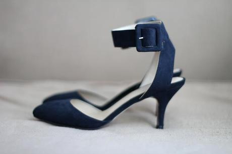 Zapatos punta y atados al tobillo  Zara