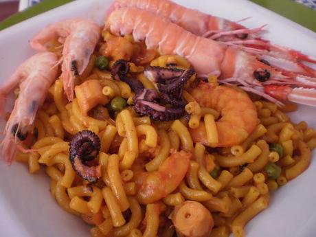 FIDEUÁ DE PULPO CON GAMBAS Y CIGALITAS MALAGUEÑAS FIDEUÁ DE PULPO CON GAMBAS Y CIGALITAS MALAGUEÑAS