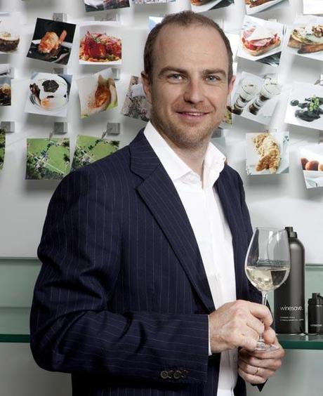 Andrea Aprende a disfrutar el vino en ‘The Flying Cow’!