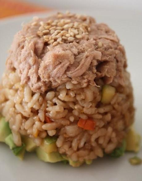 Torrecita closeup Torres de aguacate, arroz y atún