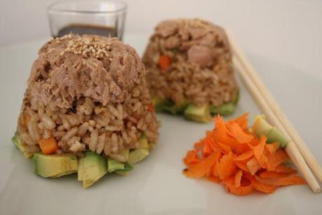 Torres de aguacate, arroz y atún