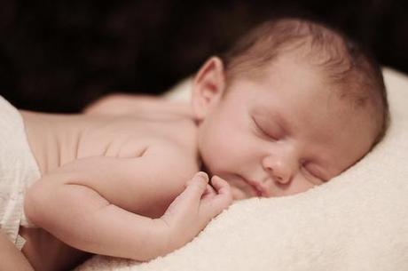 Entrenar al bebé para dormir generaría grandes beneficios para el niño y la madre