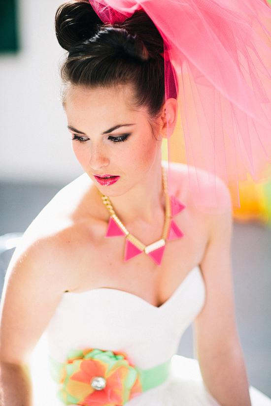 Bodas de hoy... ¡Viva el neón!