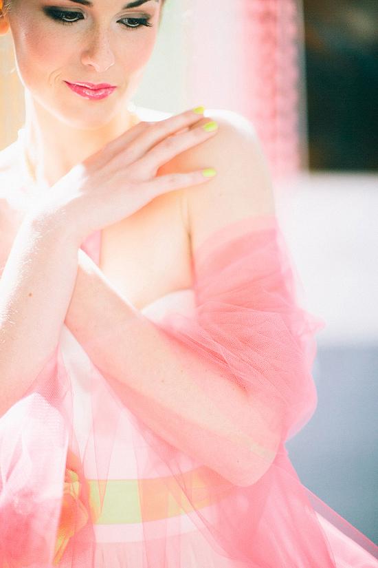 Bodas de hoy... ¡Viva el neón!