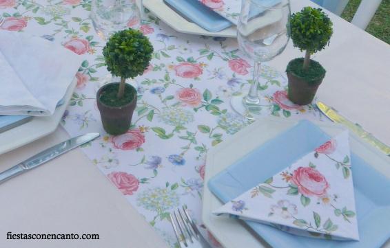 Mesa de comunión o bautizo en rosa y celeste