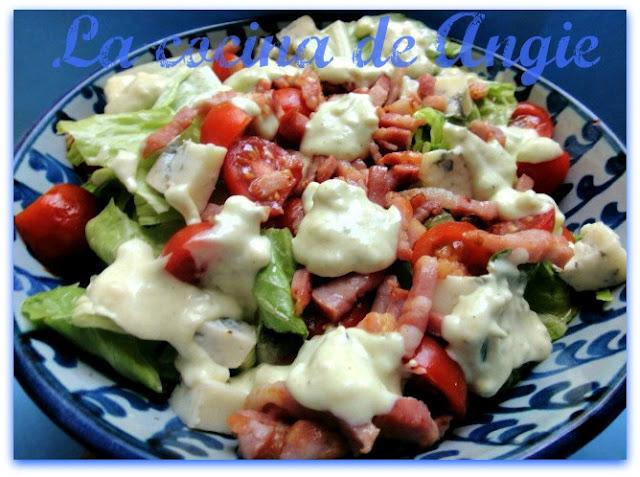 ENSALADA CON SALSA GORGONZOLA