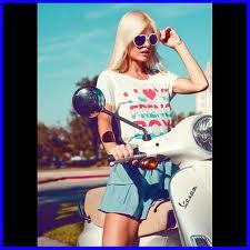 Vespa, aventura y diseño per la bella donna