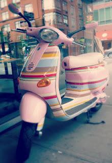 Vespa, aventura y diseño per la bella donna