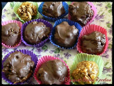 Bombones con corazón de cereales y frutos secos, bañados en chocolate semiamargo