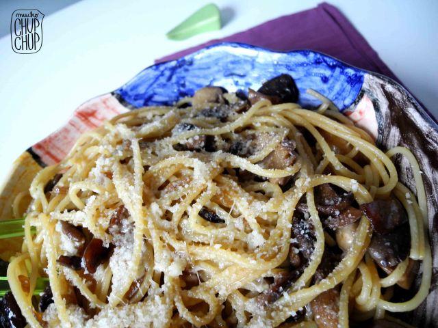Spaghetti con soja y setas cultivadas. Viernes de receta