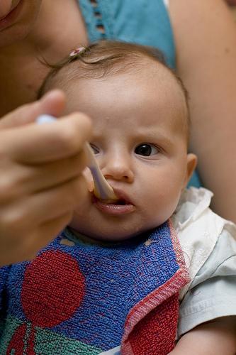 El aceite de pescado no previene alergias en el bebé como se pensaba