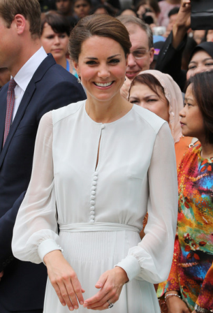 Kate Middleton, deslumbrante de  Alexander McQueen y Alice Temperley, en Kuala Lumpur. Imágenes
