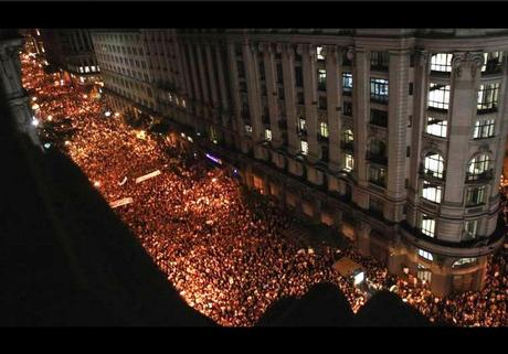 Vuelve a tronar en las cacerolas un masivo mensaje de malestar.