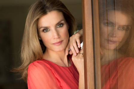 Dña Letizia repite vestidos en sus nuevas fotos oficiales