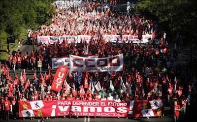 Catalunya clama por su independencia; Madrid presenta tuppers y rechaza recortes.