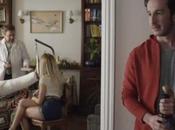 Cerveza Andes lanza botella boca ancha... dedo ancho para celebrar regalo