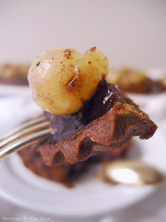 Tartaletas de chocolate y uvas al vino