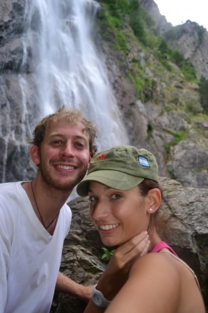 Cascada en la ruta sur de Suiza