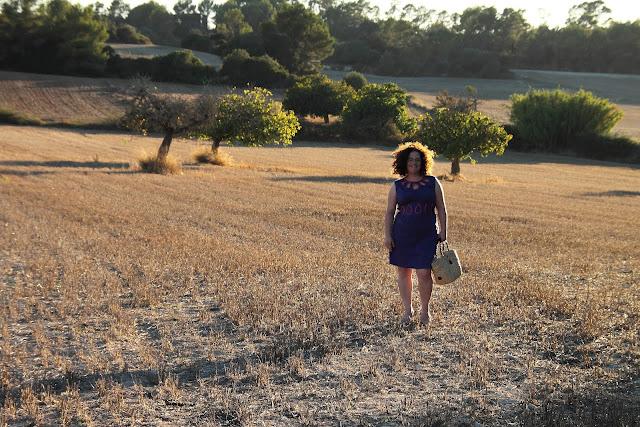 Look  vestido azul y fucsia