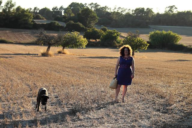 Look  vestido azul y fucsia