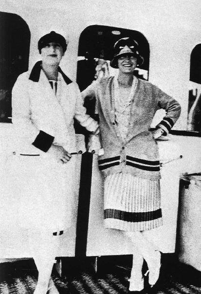 COCO ANTES DE SER  CHANEL