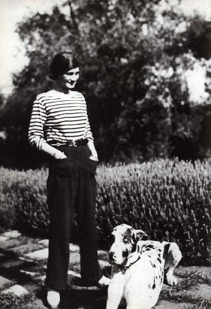 COCO ANTES DE SER  CHANEL
