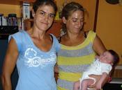 Pareja lesbianas sordas consiguen madres través inseminción artificial