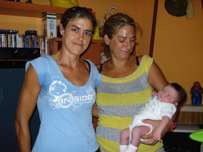 Pareja de lesbianas sordas consiguen ser madres a través de inseminción artificial