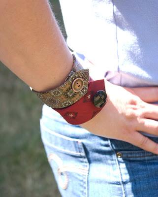 Cómo hacer un brazalete con una corbata vieja