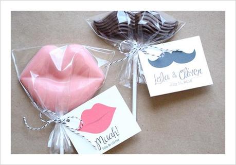 Imprimibles: Personalizar etiquetas con labios y bigotes para tus detalles