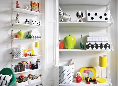 Quedamos en... la habitación de los peques sillas eames verde regalos nordicos Quedamos en... primeras marcas decoración infantil perchero bolas colores eames muebles de jadín mesas blancas con cajones kartell mesa con dos cajones Componibili de Kartell mecedora eames mantas y sábanas de The Modern Baby la Rocking Armchair en verde y el perchero Hang it all de los Eames juguetes nórdicos juguetes de madera de la marca sueca Brio juguetes clásicos suecos madera infantil diseño nordico habitaciones infantiles estilo nórdico habitaciones infantiles decoración habitación infantil nórdica habitación infantil neutral habitación infantil interiorismo habitación infantil blanco y negro grupo deco blogger estilo nórdico diseño interiores decorar casas decoración nórdica decoración interiores deco blogger casas estilo nórdico blog decoración blog deco blog de interiorismo