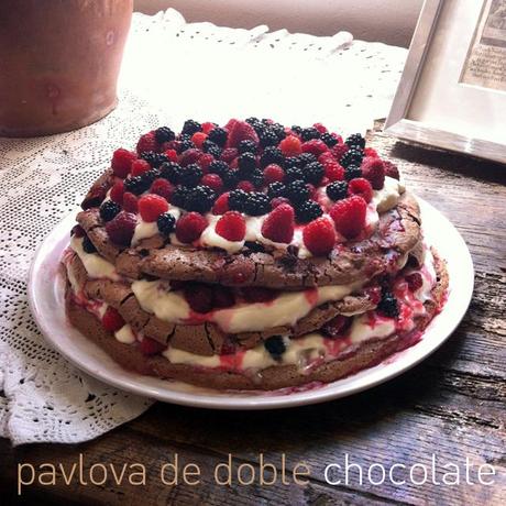 Pavlova de doble chocolate y triple contundencia