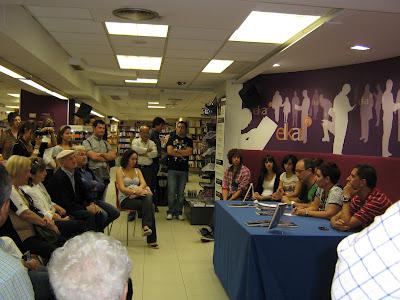 Cuentos pacientes en la radio y en los periódicos