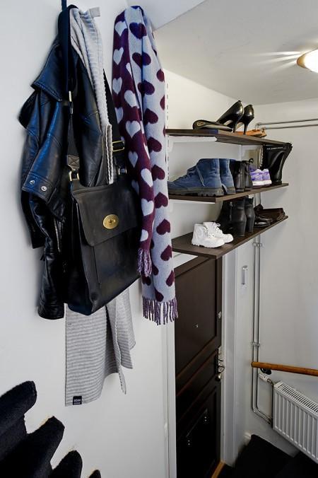 texturas decoración suelo de madera sin tratar silla eames mecedor blanco muebles de diseño nórdicos inspiración nórdica estilo sueco decoración estilo nórdico diseño nórdico diseño de interiores decoración nórdica decoración en blanco decoración de interiores decoración con textiles deco blogger blog interiorismo blog interiores blog estilo nórdico blog decoración nórdica blog deco accesorios para el hogar estilo nórdico 