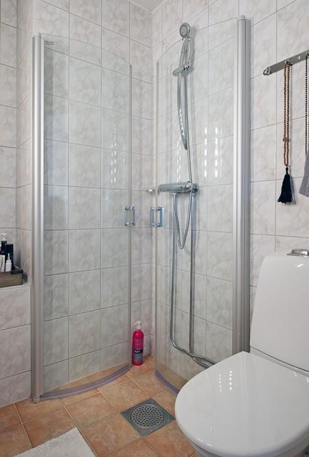 texturas decoración suelo de madera sin tratar silla eames mecedor blanco muebles de diseño nórdicos inspiración nórdica estilo sueco decoración estilo nórdico diseño nórdico diseño de interiores decoración nórdica decoración en blanco decoración de interiores decoración con textiles deco blogger blog interiorismo blog interiores blog estilo nórdico blog decoración nórdica blog deco accesorios para el hogar estilo nórdico 