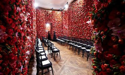 Las flores en el desfile de Christian Dior